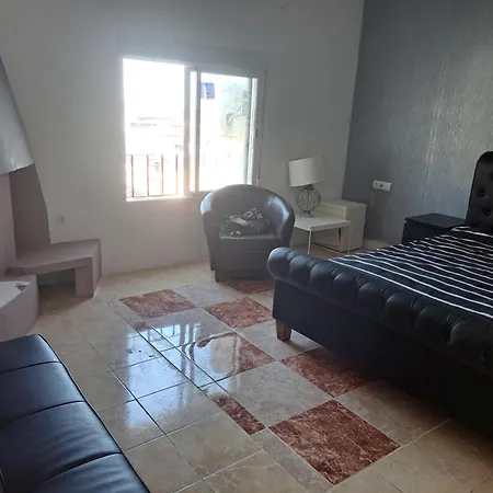 호스텔 Huge Penthouse With Private Shared Terrace And Kitchen Views *