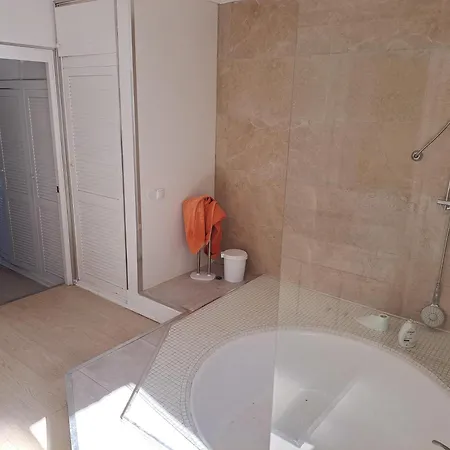 호스텔 Huge Penthouse With Private Shared Terrace And Kitchen Views *