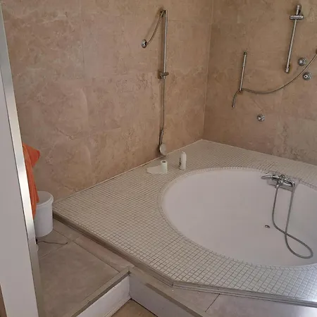 Huge Penthouse With Private Shared Terrace And Kitchen Views 마르베야