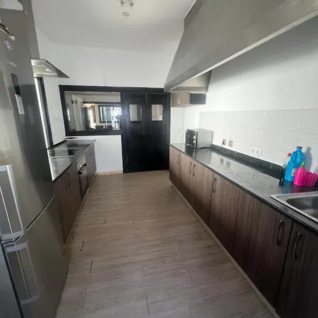 Huge Penthouse With Private Shared Terrace And Kitchen Views 호스텔 *