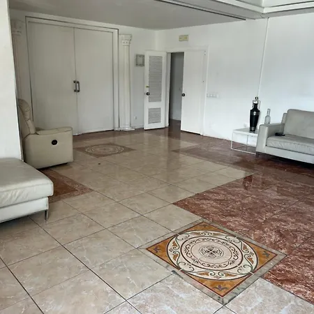 Hostel Huge Penthouse With Private Shared Terrace And Kitchen Views *