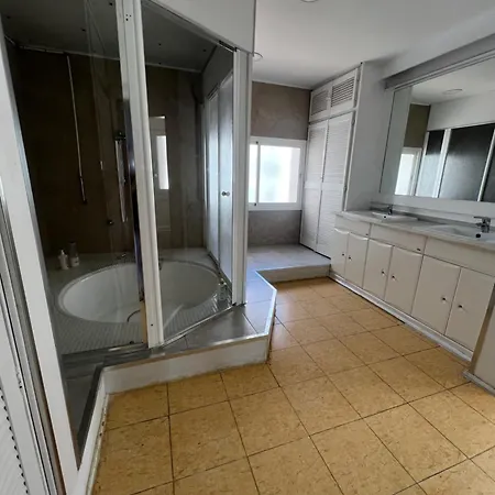 Huge Penthouse With Private Shared Terrace And Kitchen Views 호스텔