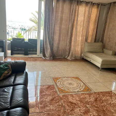 Huge Penthouse With Private Shared Terrace And Kitchen Views 호스텔