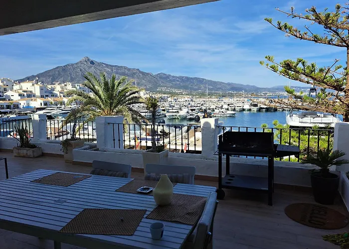 Auberge de jeunesse Huge Penthouse With Private Shared Terrace And Kitchen Views *
