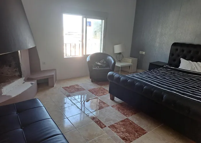 Auberge de jeunesse Huge Penthouse With Private Shared Terrace And Kitchen Views *