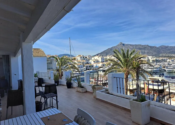 Auberge de jeunesse Huge Penthouse With Private Shared Terrace And Kitchen Views Marbellac
