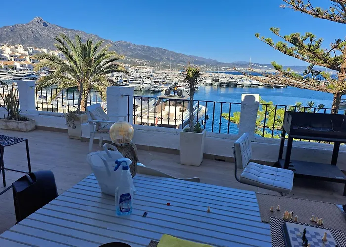 Auberge de jeunesse Huge Penthouse With Private Shared Terrace And Kitchen Views Marbellac