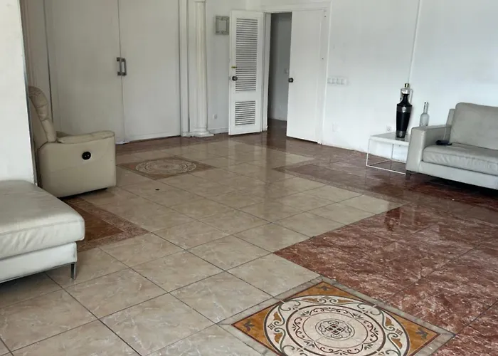 Auberge de jeunesse Huge Penthouse With Private Shared Terrace And Kitchen Views *