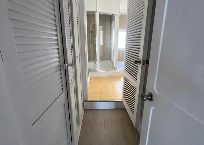 Auberge de jeunesse Huge Penthouse With Private Shared Terrace And Kitchen Views Marbellac